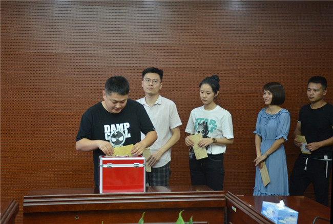 城投集團開展“傳承紅色基因，敬老愛幼先行” 現場獻愛心活動