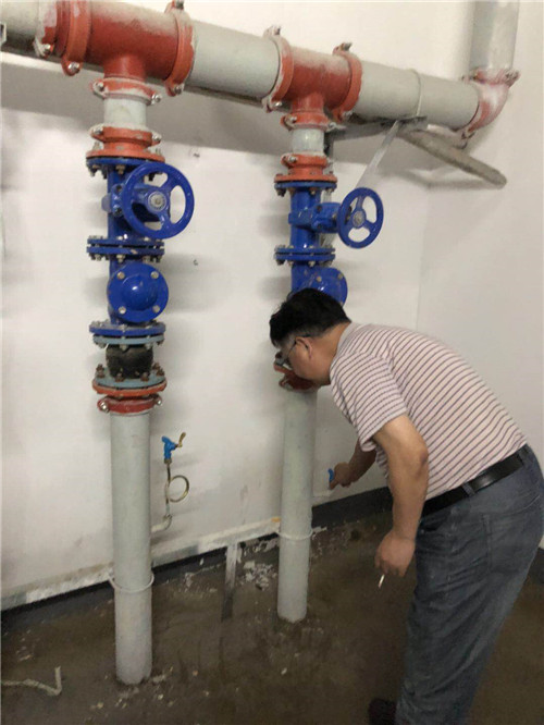 防汛抗洪在一線 服務(wù)旅客不下線——城開投公司站前廣場服務(wù)中心防汛紀實