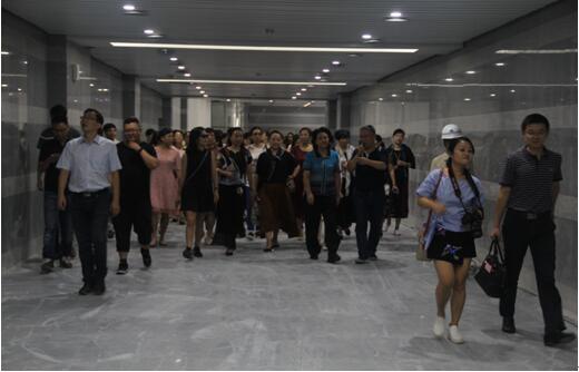 喜迎十九大，身邊看變化——我市干部賢內助、鄉鎮街道負責人參觀高鐵商務區