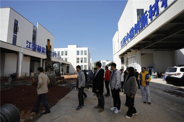 記者節(jié)：媒體聚焦昌南新區(qū)、城投集團(tuán)重點項目建設(shè)工地