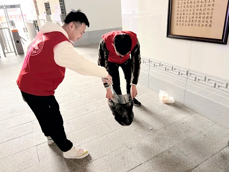 城投集團(tuán)開(kāi)展“學(xué)習(xí)雷鋒我先行 追夢(mèng)奮進(jìn)新時(shí)代”志愿活動(dòng)